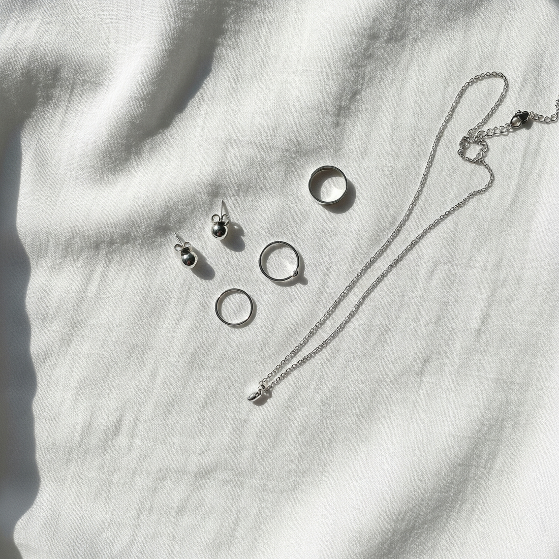 Why Minimal Jewelry is the New Everyday Essential