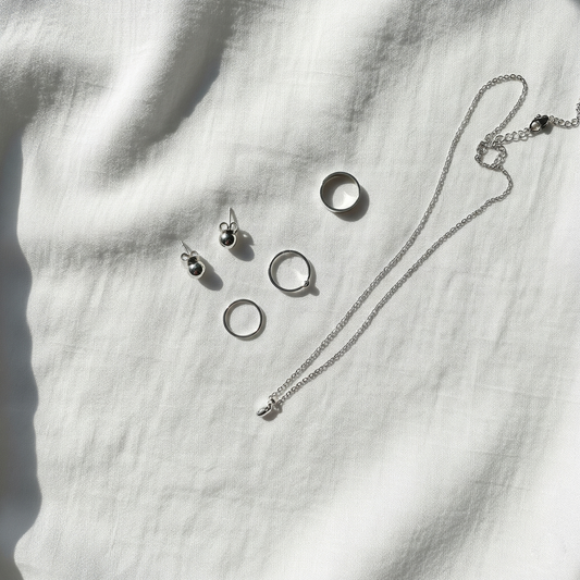 Why Minimal Jewelry is the New Everyday Essential